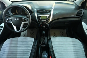 Хетчбэк Hyundai Solaris 2013 года, 919000 рублей, Омск