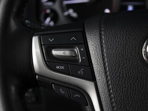 Внедорожник Toyota Land Cruiser 2019 года, 7420000 рублей, Омск