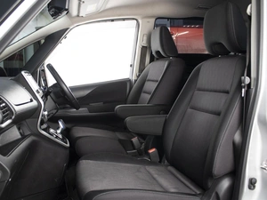 Минивэн Nissan Serena 2019 года, 2600000 рублей, Омск