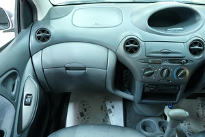 Хетчбэк Toyota Vitz 2000 года, 349000 рублей, Омск