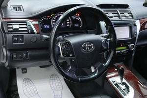 Седан Toyota Camry 2014 года, 1883000 рублей, Солонцы