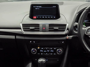 Хетчбэк Mazda Axela 2017 года, 1380000 рублей, Красноярск