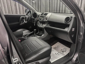 Внедорожник Toyota RAV4 2011 года, 1549000 рублей, Красноярск