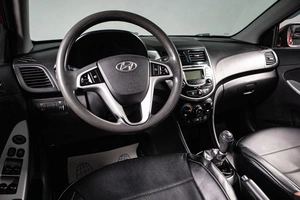 Седан Hyundai Solaris 2013 года, 739000 рублей, Сургут