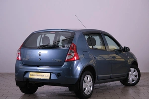 Хетчбэк Renault Sandero 2011 года, 599000 рублей, Омск