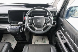 Минивэн Honda Stepwgn Spada 2017 года, 2289000 рублей, Красноярск