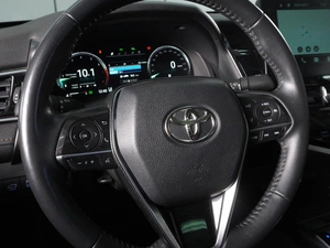 Седан Toyota Camry 2023 года, 3499000 рублей, Красный Пахарь