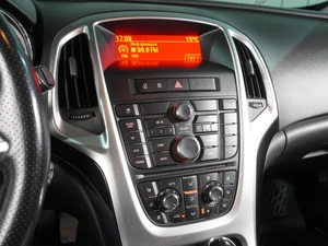 Хетчбэк Opel Astra GTC 2013 года, 949000 рублей, Воронеж