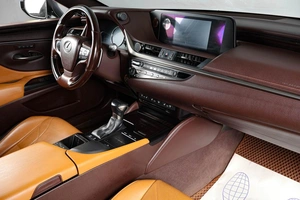 Седан Lexus ES 2019 года, 3699000 рублей, Тюмень