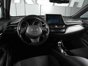 Внедорожник Toyota C-HR 2018 года, 2599000 рублей, Ростов-на-Дону