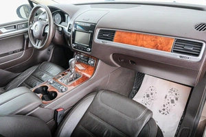 Внедорожник Volkswagen Touareg 2013 года, 1889000 рублей, Красноярск
