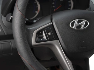 Хетчбэк Hyundai Solaris 2015 года, 990099 рублей, Омск