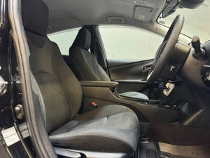 Лифтбек Toyota Prius 2016 года, 1897000 рублей, Красноярск