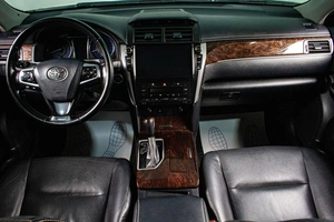 Седан Toyota Camry 2017 года, 2039000 рублей, Сургут