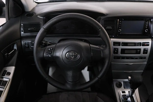 Седан Toyota Corolla 2004 года, 749000 рублей, Омск