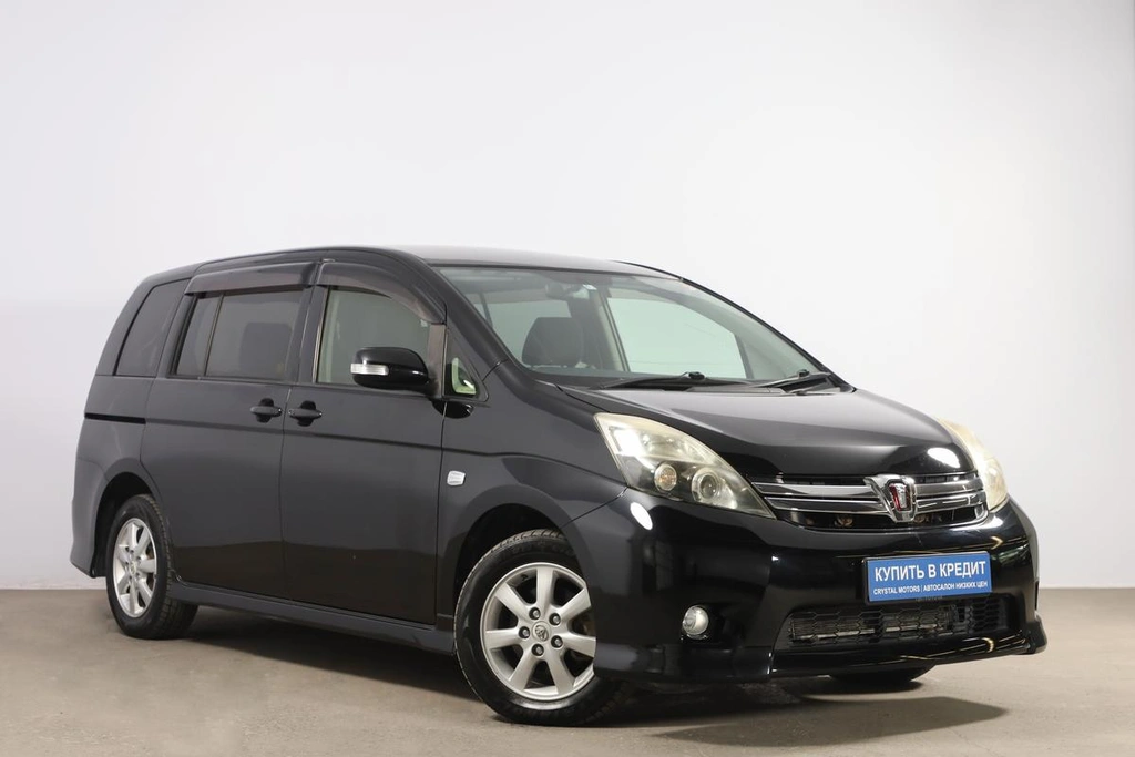 Минивэн Toyota Isis 2012 года, 1199000 рублей, Новосибирск