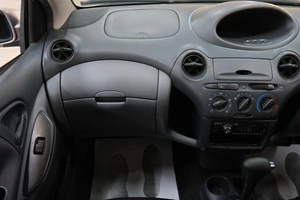 Хетчбэк Toyota Vitz 2002 года, 369000 рублей, Омск