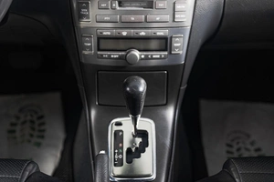 Седан Toyota Avensis 2005 года, 999000 рублей, Томск