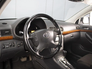 Седан Toyota Avensis 2007 года, 960000 рублей, Омск