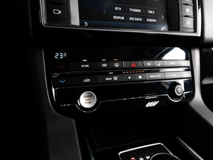 Внедорожник Jaguar F-Pace 2017 года, 2649000 рублей, Тюмень