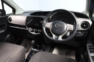Хетчбэк Toyota Vitz 2016 года, 999000 рублей, Новосибирск