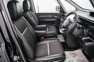 Минивэн Honda Stepwgn Spada 2017 года, 2289000 рублей, Красноярск