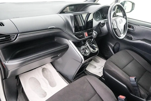 Минивэн Toyota Esquire 2016 года, 2439000 рублей, Красноярск