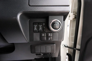 Минивэн Toyota Roomy 2017 года, 1039000 рублей, Красноярск