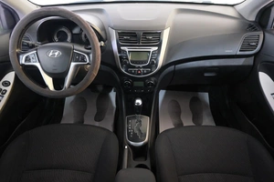 Седан Hyundai Solaris 2011 года, 859000 рублей, Омск