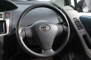 Хетчбэк Toyota Vitz 2005 года, 649000 рублей, Новосибирск