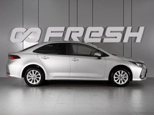 Седан Toyota Corolla 2022 года, 2199000 рублей, Красный Пахарь