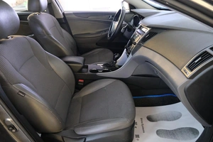 Седан Hyundai Sonata 2010 года, 989000 рублей, Омск