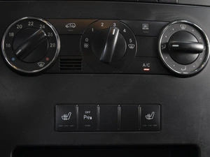 Хетчбэк Mercedes-benz A-класс 2012 года, 920000 рублей, Омск