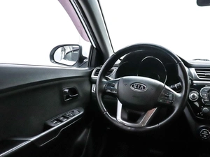 Седан Kia Rio 2012 года, 1000000 рублей, Красноярск