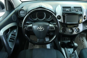 Внедорожник Toyota RAV4 2010 года, 1499000 рублей, Омск