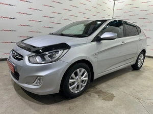 Хетчбэк Hyundai Solaris 2013 года, 865000 рублей, Красноярск