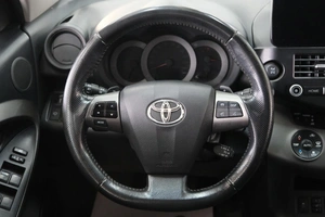 Внедорожник Toyota RAV4 2010 года, 1599000 рублей, Омск