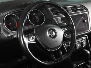 Внедорожник Volkswagen Tiguan 2019 года, 2599000 рублей, Ростов-на-Дону