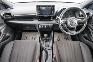 Хетчбэк Toyota Yaris 2021 года, 1149000 рублей, Красноярск