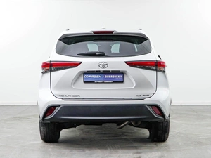 Внедорожник Toyota Highlander 2021 года, 5819888 рублей, Москва