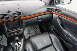 Седан Toyota Avensis 2008 года, 899000 рублей, Красноярск