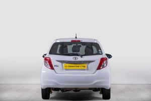 Хетчбэк Toyota Vitz 2013 года, 739000 рублей, Томск