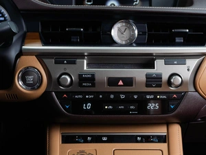 Седан Lexus ES 2017 года, 2550000 рублей, Тюмень