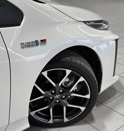 Хетчбэк Toyota Prius PHV 2018 года, 2357000 рублей, Красноярск