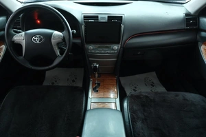 Седан Toyota Camry 2007 года, 899000 рублей, Омск