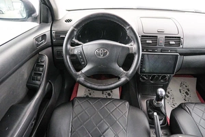Седан Toyota Avensis 2005 года, 839000 рублей, Красноярск