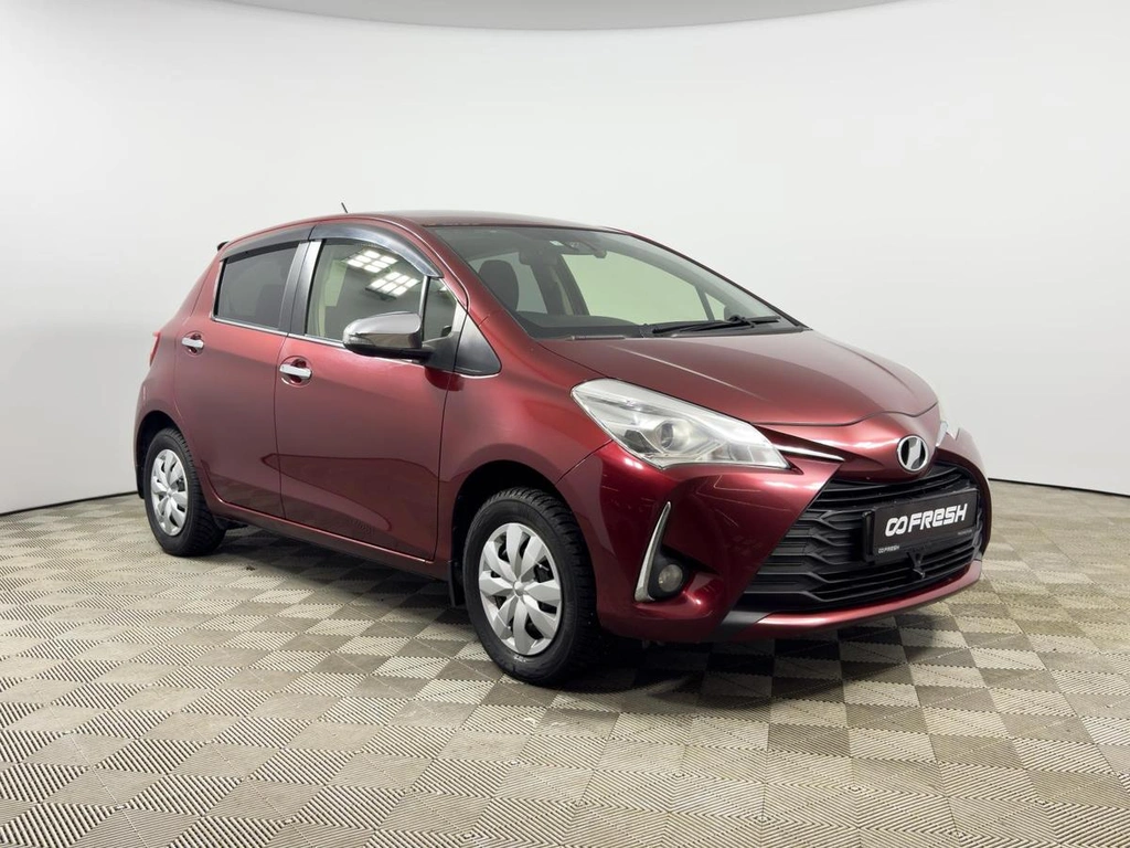 Хетчбэк Toyota Vitz 2017 года, 826100 рублей, Казань