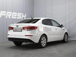 Седан Kia Rio 2017 года, 1100000 рублей, Омск