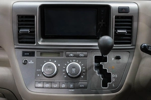 Минивэн Toyota Raum 2010 года, 829000 рублей, Новокузнецк
