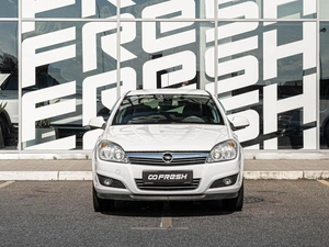 Седан Opel Astra 2014 года, 730000 рублей, Краснодар